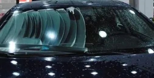 汽车前挡风玻璃油膜怎么去除比较好？